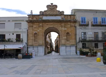 Porta Nuova - piazza della vittoria