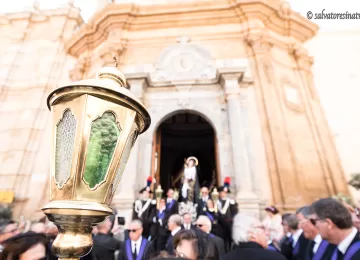 Processione del venerdì santo - l'uscita della madonna