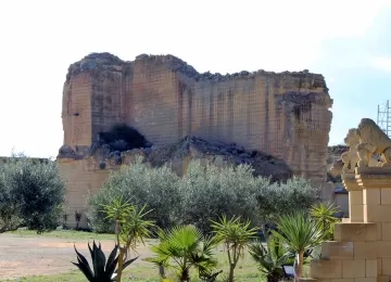 Blocco di tufo in cava