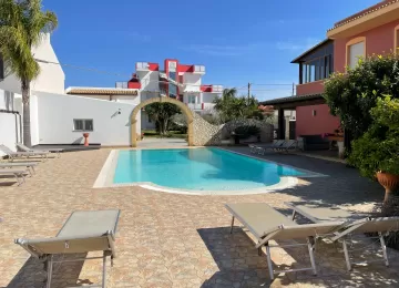 Rainbow Hotel ingresso