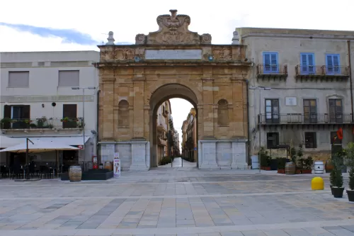 Porta Nuova - piazza della vittoria