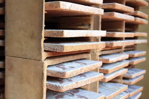 ceramica artistica marsalese - asciugatura mattoni