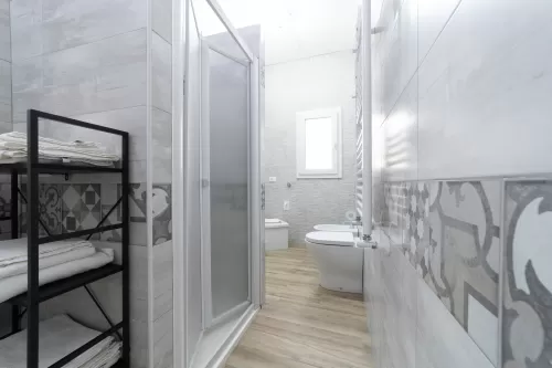 Terra d'Occidente, three-bedroom apartment - bathroom