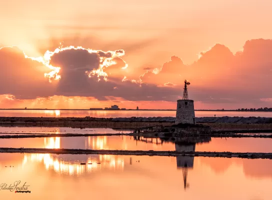Tramonto sulle saline alle isole dello stagnone